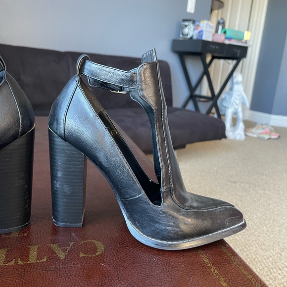 Liliana size 9 black cutout heels - Picture 6 of 8